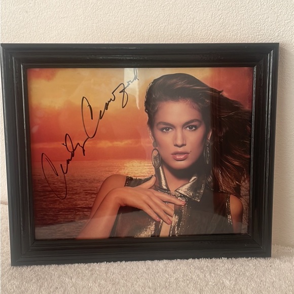 Vintage 1990s Cindy Crawford Model Autographed Photo Frame 8x10 USED! - Picture 3 of 7